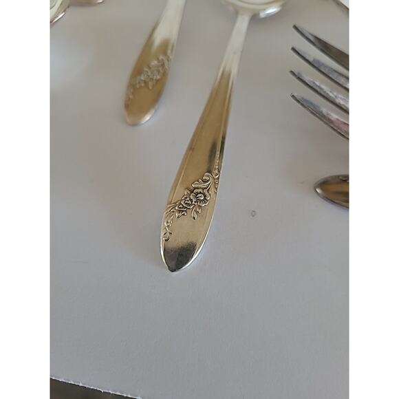 ONEIDA SILVER 34pc -Serves 8 - Queen Bess II Tudor Plated 1946 - Picture 8 of 9